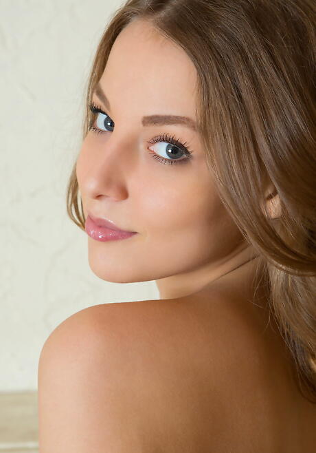 Sexy dark hair youthful Nikia A makes some foot fetish action 